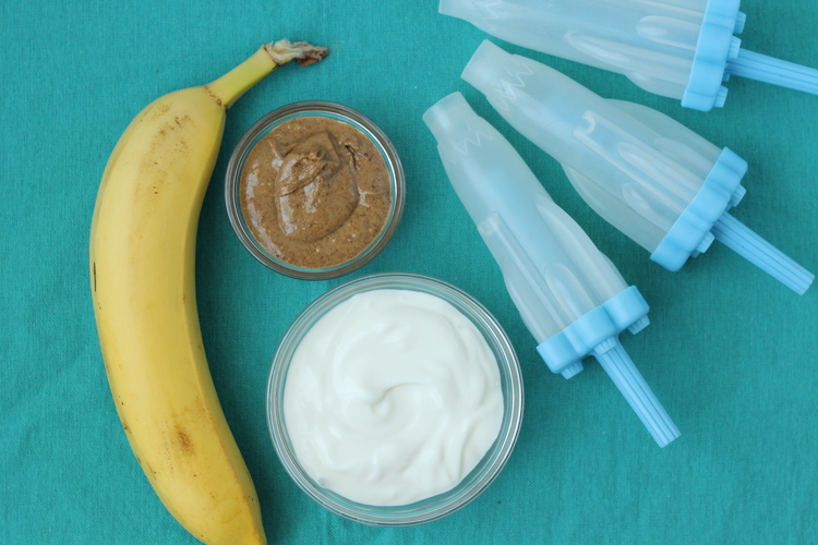 Low sugar teething snacks: Banana, Almond Butter and Greek Yogurt Pops | Yummy Toddler Food 