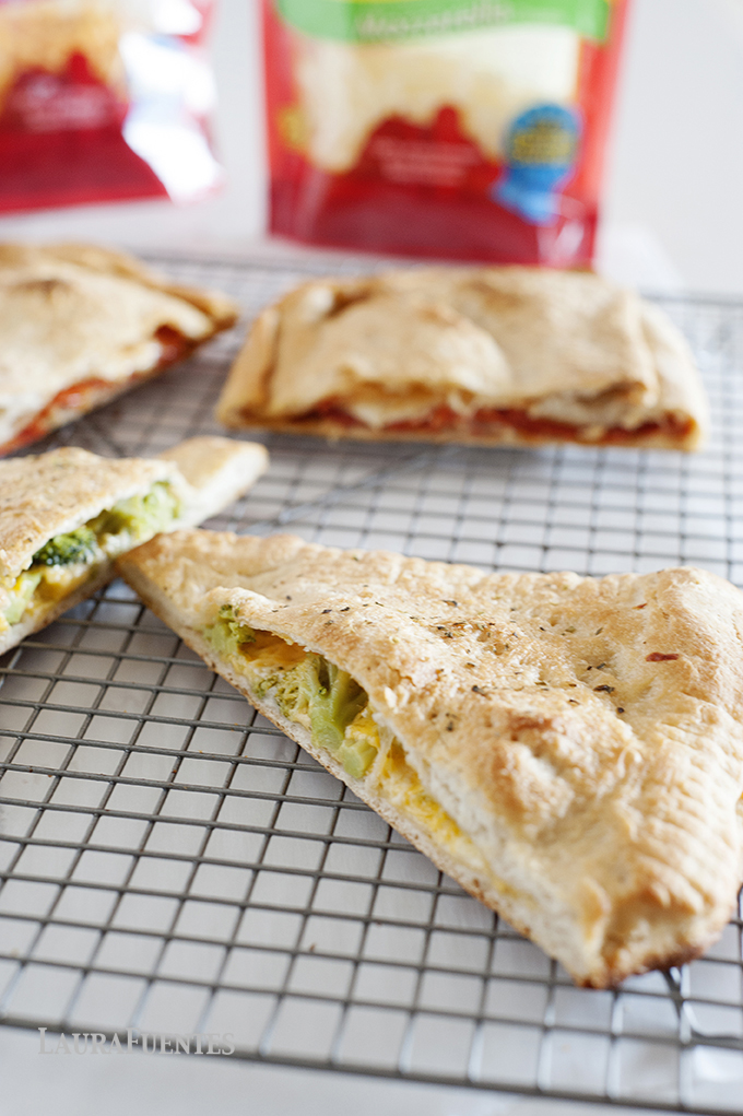 Make-ahead school lunch recipes you can store in the freezer: Easy Homemade Pizza Pockets at Laura Fuentes