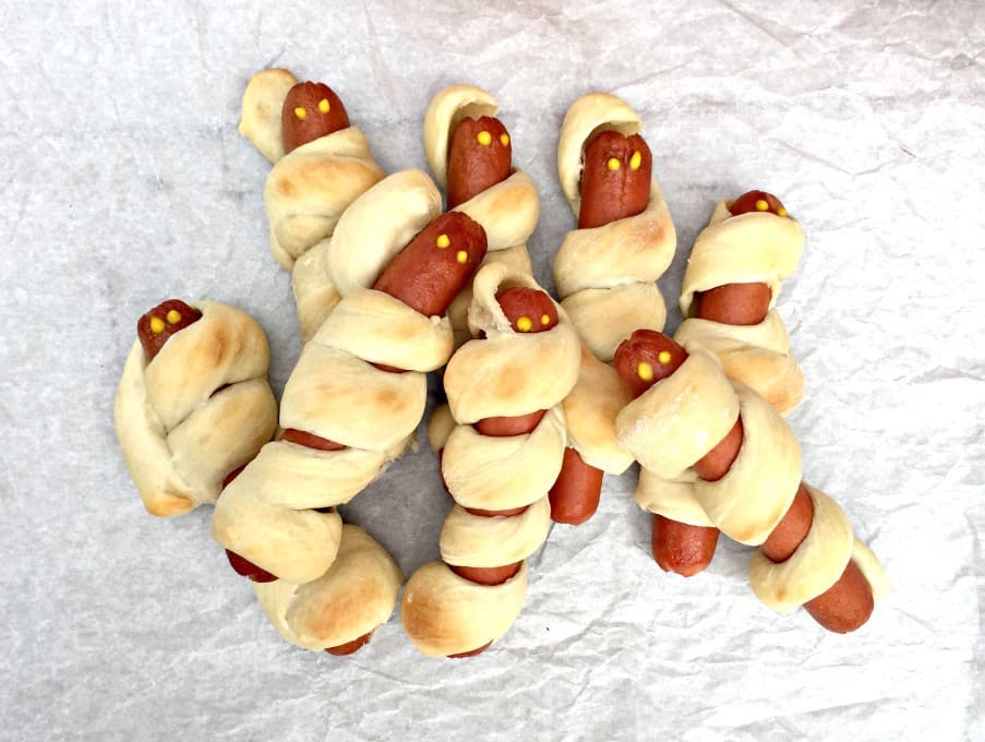 Healthy-ish Halloween lunchbox treats: Mummy hot dogs at Beyond the Chicken Coop
