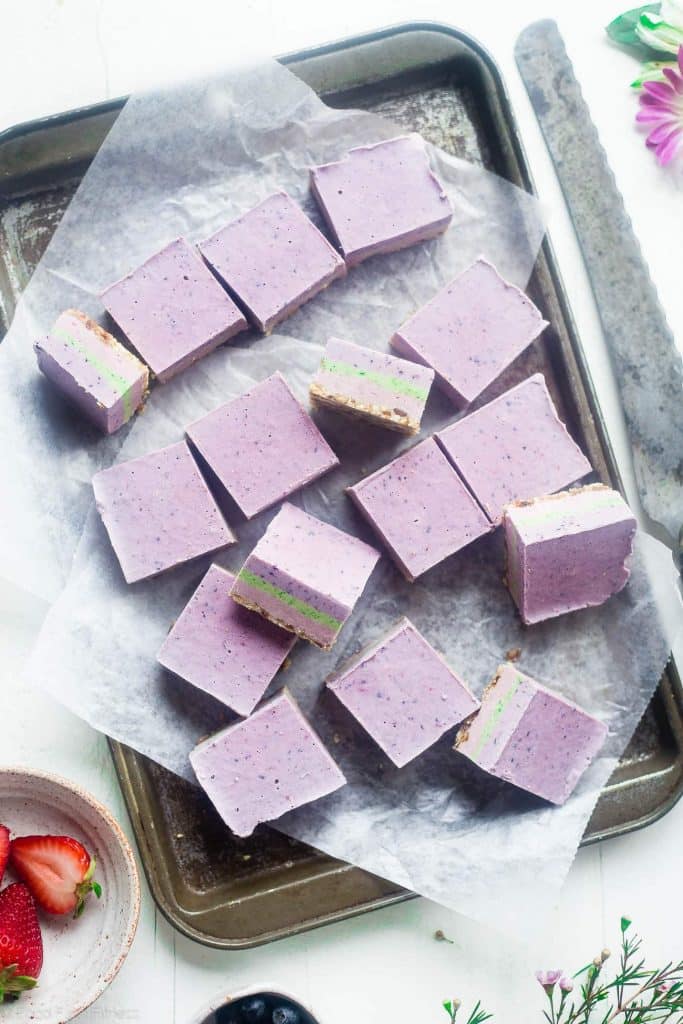 Superfood recipes for kids: Berry No-Bake Cashew Cream Bars | Food Faith Fitness