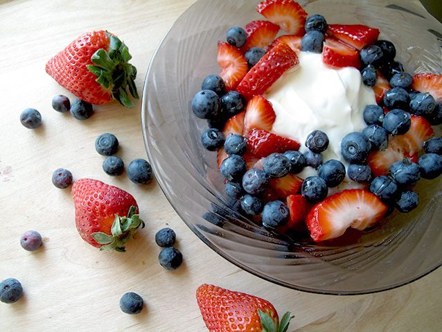 Best post-workout foods | Greek yogurt and berries at The Kitchen Magpie