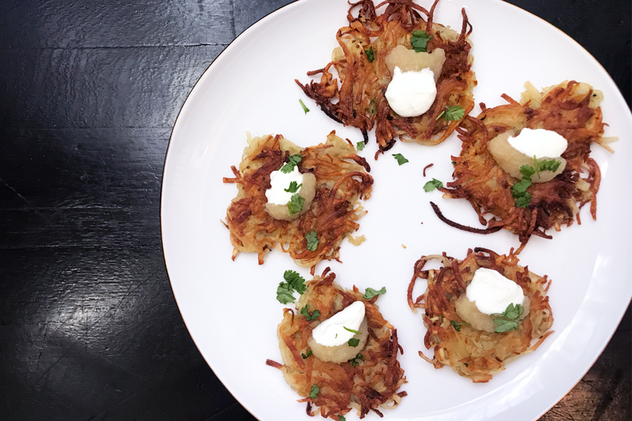 Weekly meal plan: Hannukah dinner, including our favorite potato latkes | Photo (c) Stacie Billis for Cool Mom Picks