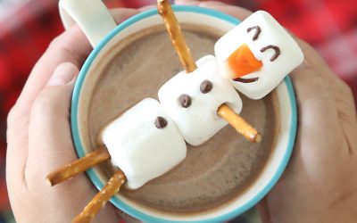 Delicious and totally easy holiday food crafts for kids: Edible snow men at It's Always Autumn