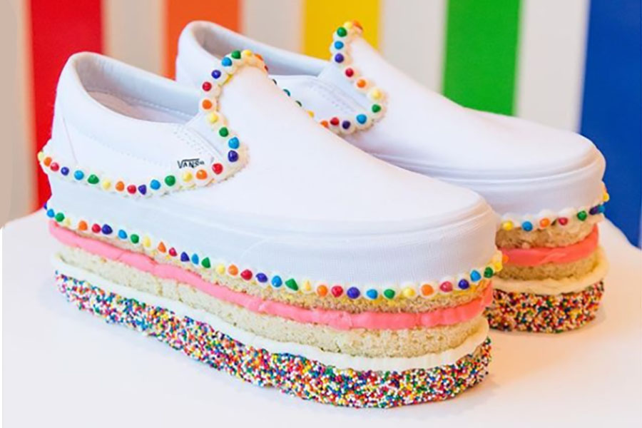 Web coolness: edible Vans, Taco Bell maternity photos, cake purses, and more!