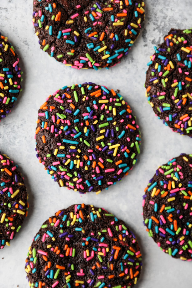 The Pretty Dish: Chocolate Crinkle Sprinkle Cookies | Jessica Merchant