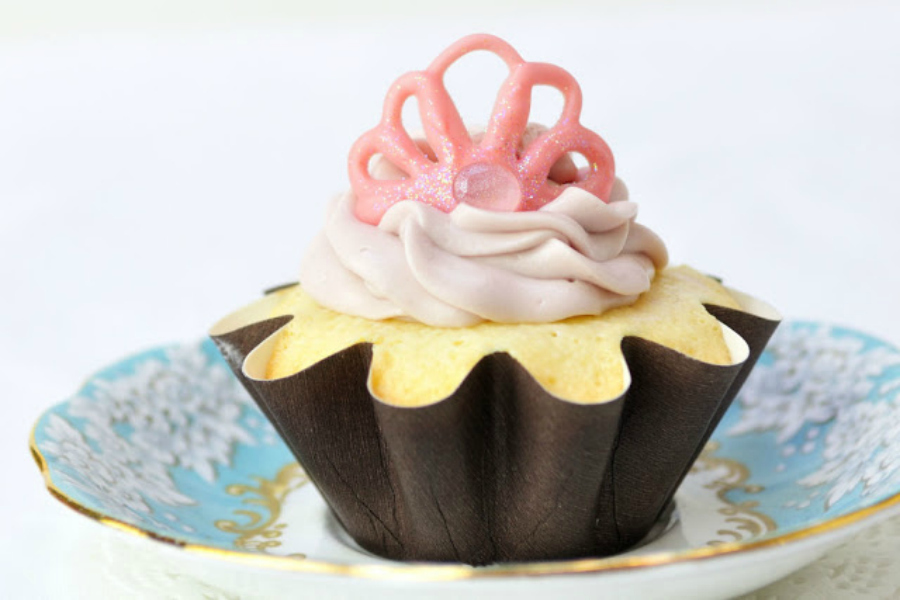 9 ideas for princess cupcakes just in time for the Royal wedding.