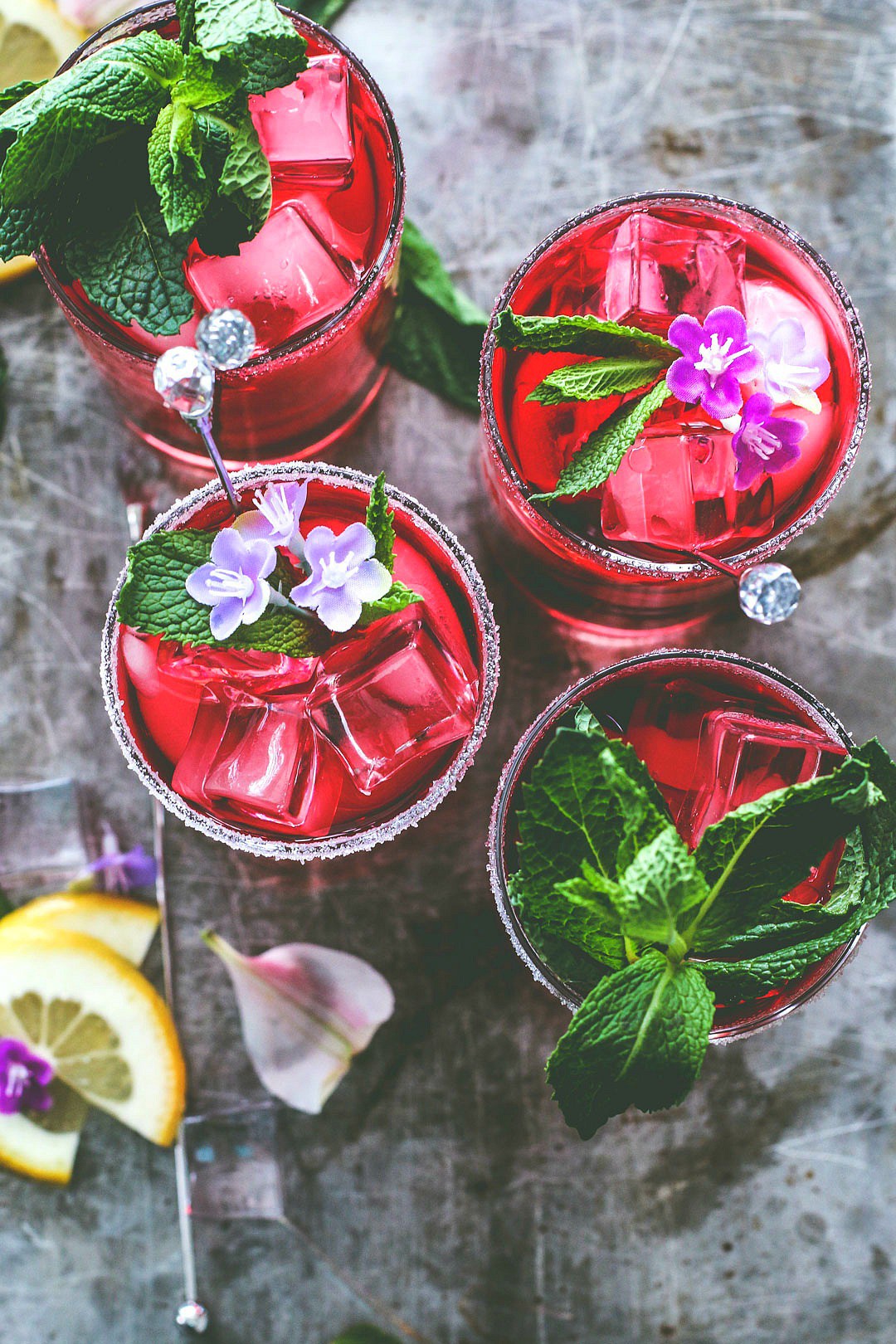 Botanical cocktail recipes: Spiked Hibiscus Iced Tea | Killing Thyme