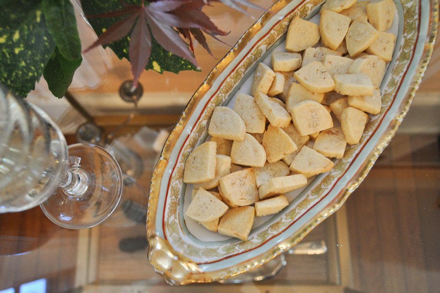 Easy Holiday Cookies: Lavender Shortbread by Anne Wolfe Postic | Cool Mom Eats