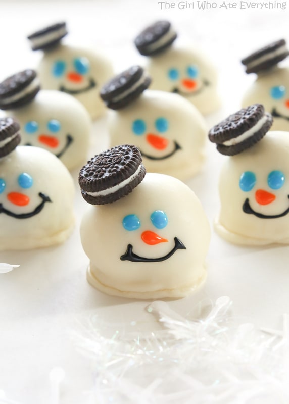Holiday cookie balls to make with the kids: Melting snowman cookie balls at The Girl Who Ate Everything