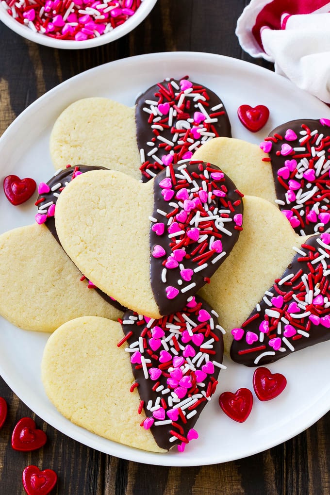 Easy ideas for decorating heart cookies with the kids for Valentine's Day: Heart Cookies | Dinner At The Zoo 