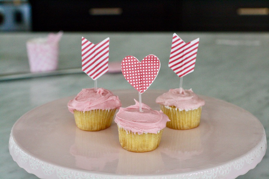 How to make natural pink frosting, no artificial food dyes | © Jane Sweeney for Cool Mom Eats