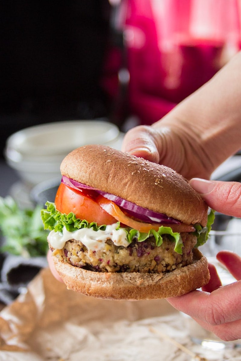 Weekly meal plan: Greek Chickpea Burgers at Connoisseurus Veg