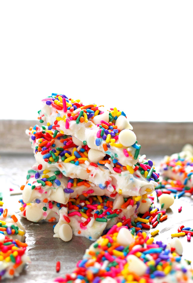 The cutest rainbow desserts for St. Patrick's Day: Rainbow frozen yogurt bark | A Night Owl 