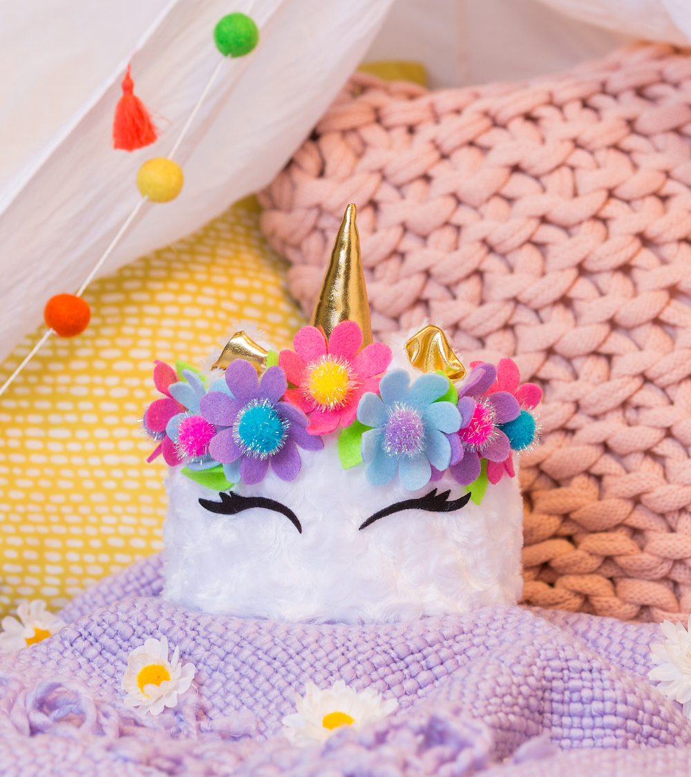Unicorn cake pillow from Klutz: Love this new craft kit!