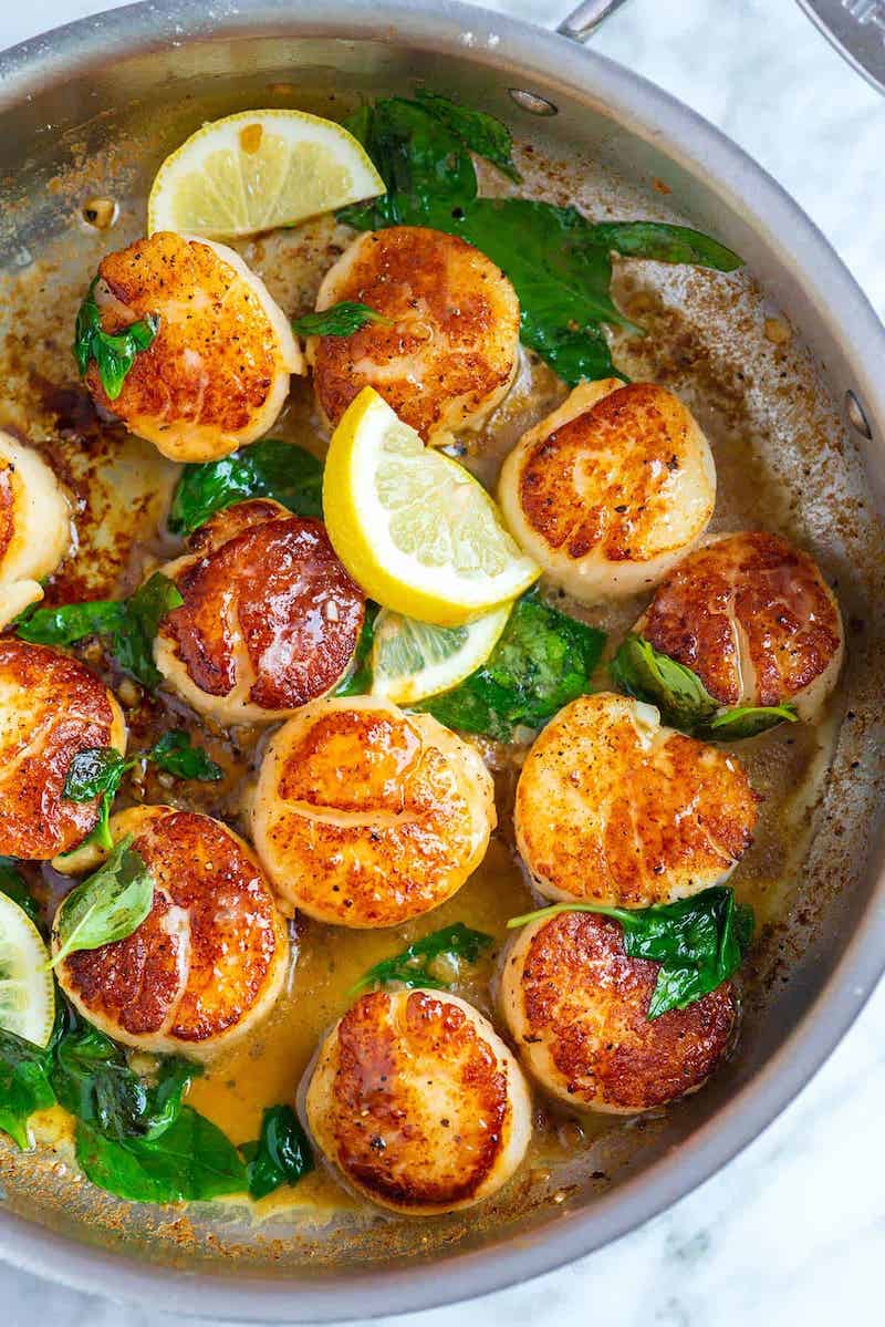 Romantic recipes for Valentine's Day dinner in: Garlic & Basil seared scallops at Inspired Taste