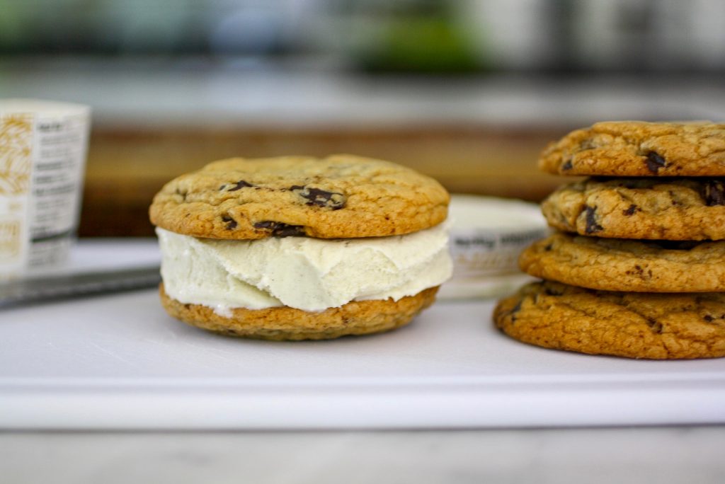 The Icepo Scooper Makes Perfect Ice Cream Sandwiches Every Time