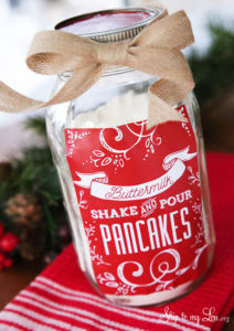 16 mason jar food gifts your kids can help DIY | Holiday Gift Guide