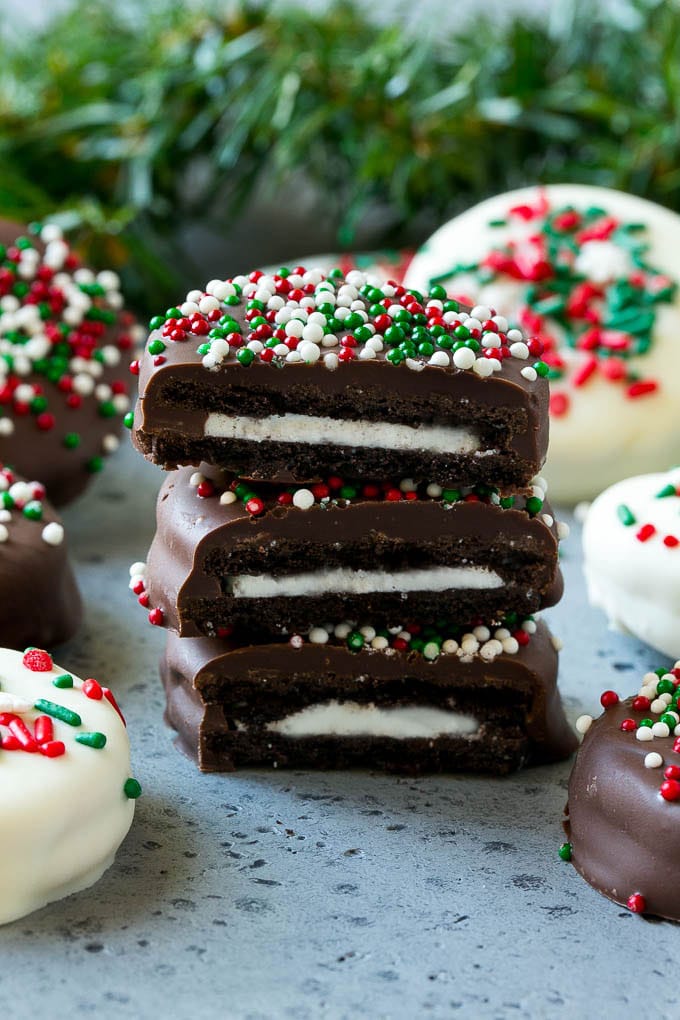 No-bake holiday cookies for cookie swaps: Chocolate covered holiday Oreos from Dinner at the Zoo