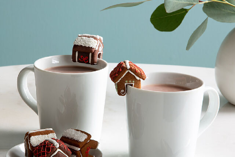 Tiny edible gingerbread houses for our mugs? Yes, please.