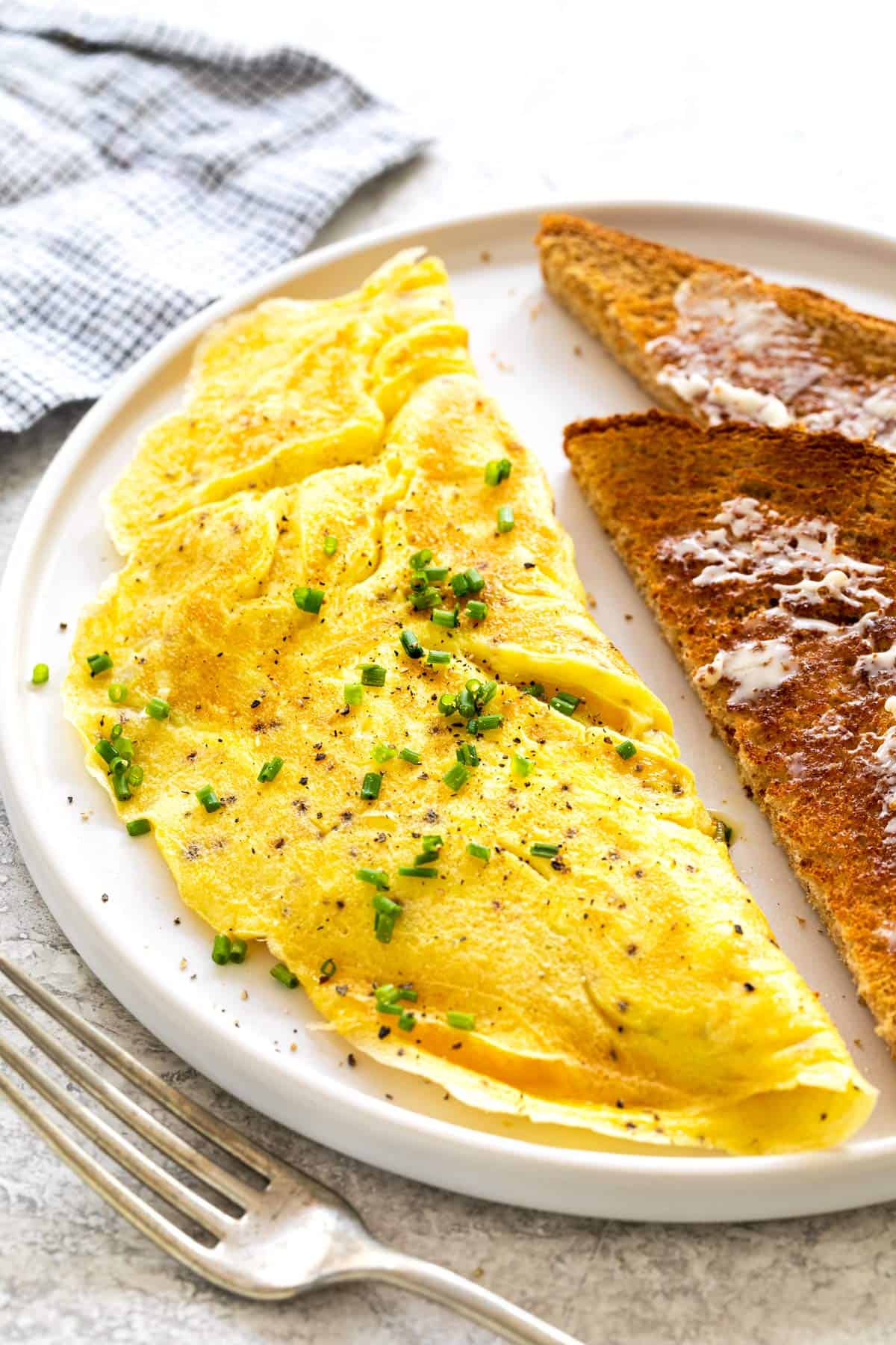 Creative DIY dinner ideas: Make your own omelets, with this tutorial at Jessica Gavin