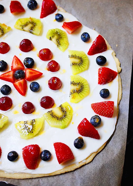 Dessert pizza recipes: The classic fruit pizza at Eva Bakes