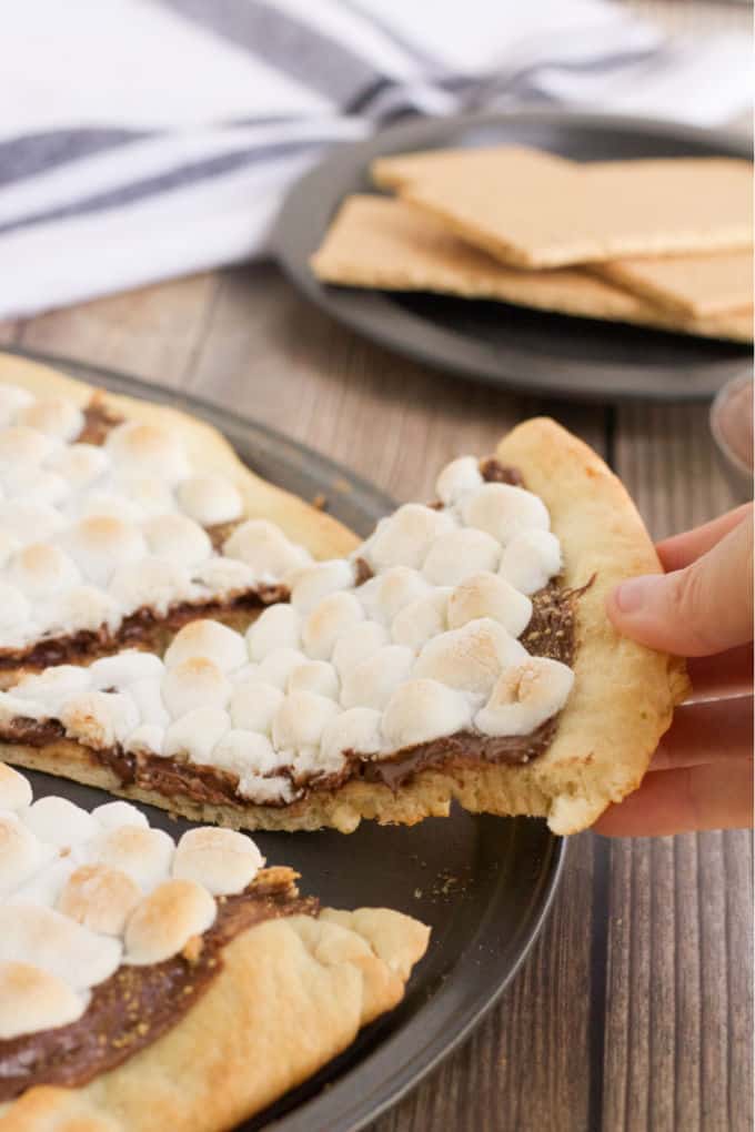 Dessert pizza recipes: S'mores dessert pizza at Simply Stacie