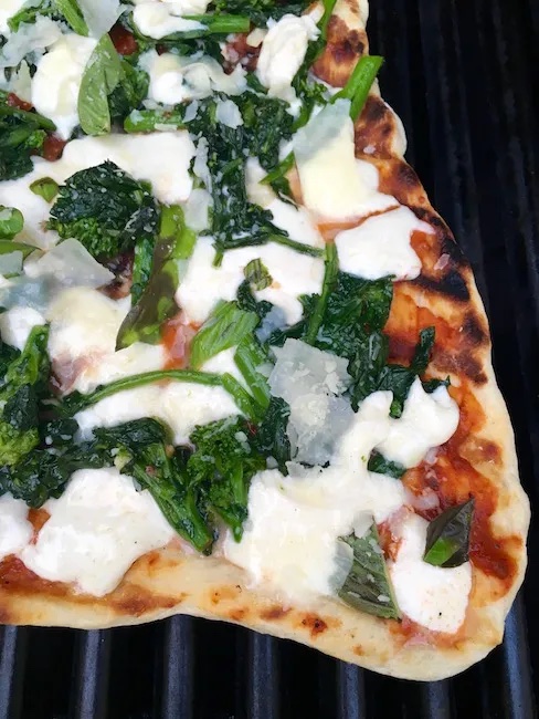 Check out our tips on how to grill pizza, from store-bought shortcuts to homemade recipes. | Cool Mom Eats