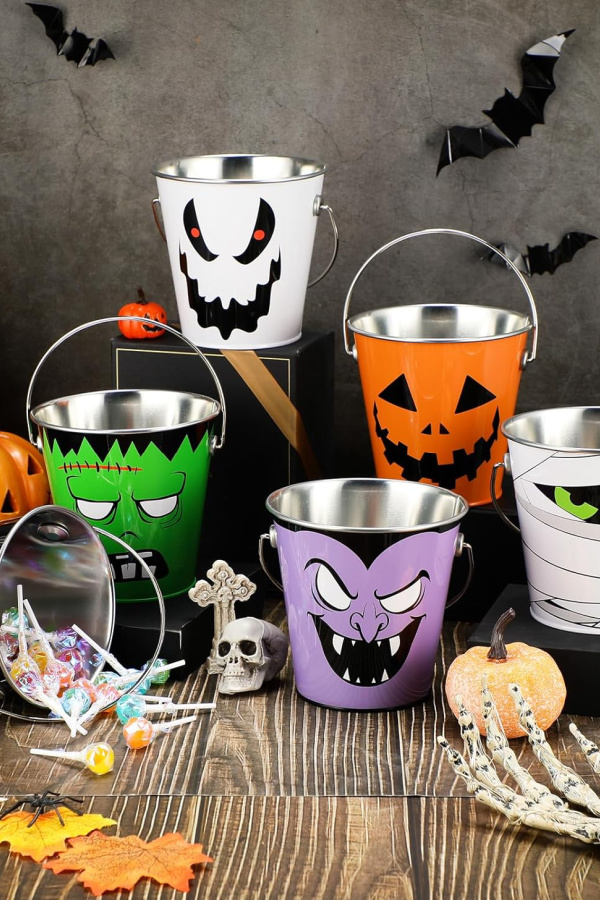 Halloween treat buckets for pumpkin carving party favors -- include a baggie of fresh pumpkin seeds + a recipe!