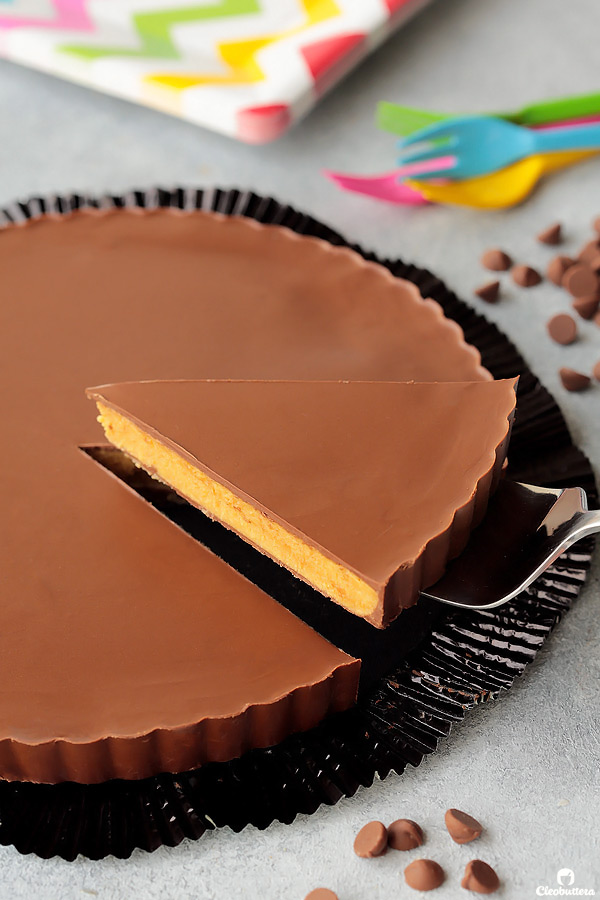 Perfect for Thanksgiving dessert, this peanut butter cup pie from Cleobuttera looks delicious