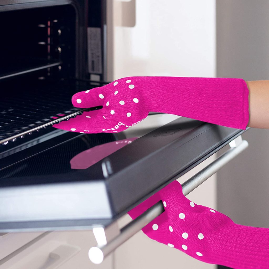 10 handy kitchen gadgets that make holiday cooking and baking easier: Oven Mitts from Beets & Berry's shop on Amazon