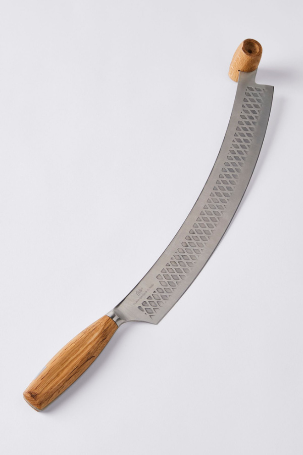 Gifts for the cook: An extra-long cheese and pizza knife is great for family cooks or entertainers