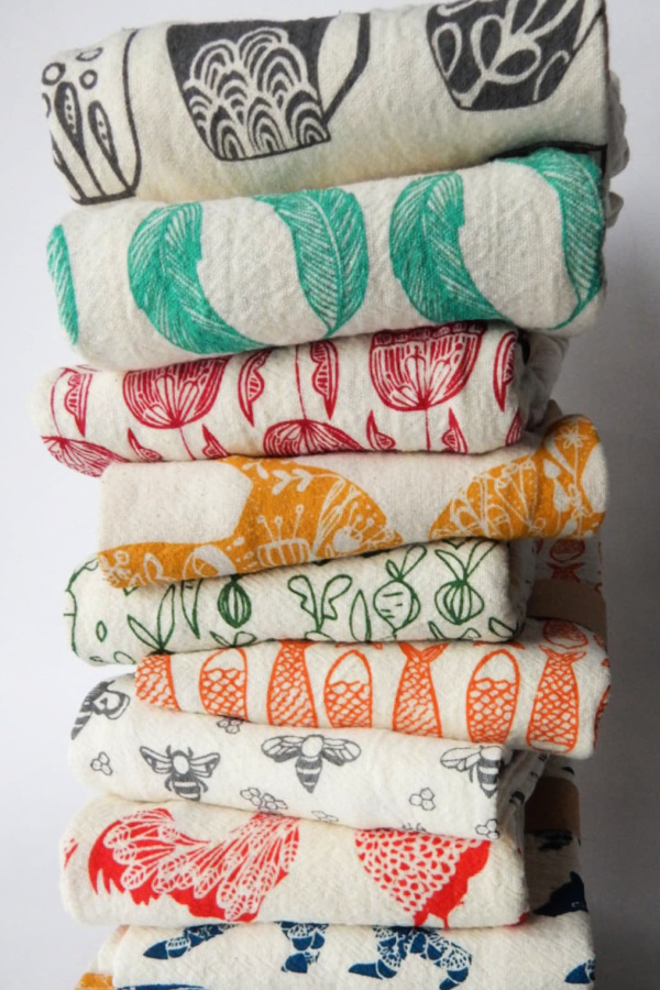 These handmade linen dish towels are gorgeous cooks for a cook | via The High Fiber on Etsy