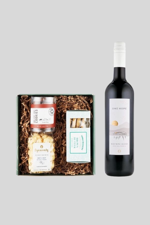 One Hope wine's Sweet and Treats Gift Set also gives back to others