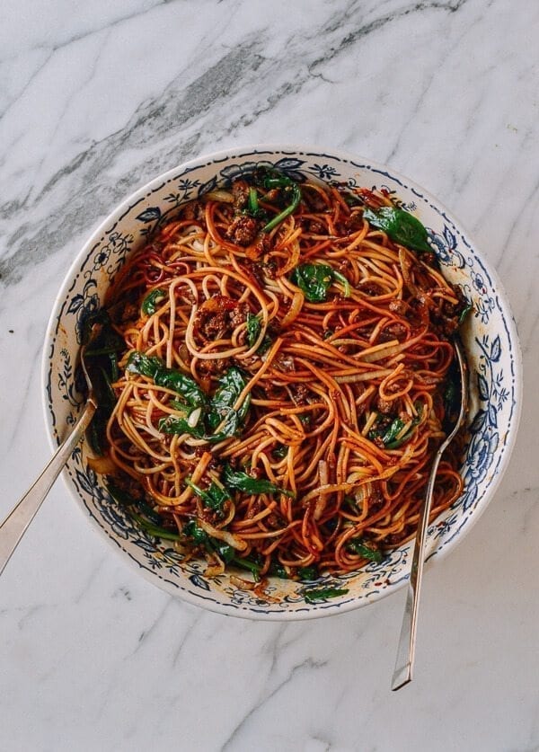 Awesome Food Bloggers to follow: The Woks of Life 15 Minute Lazy Noodles