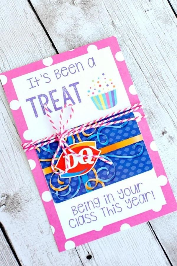 Tuck a gift card into one of these printable teacher appreciation gift card holders from Crazy Little Projects