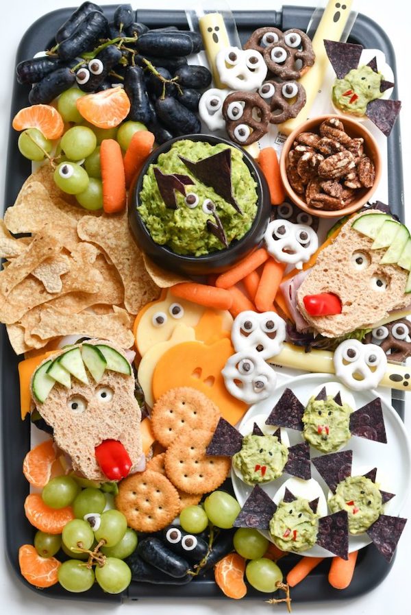 Halloween snack tray for kids from Fork and Beans