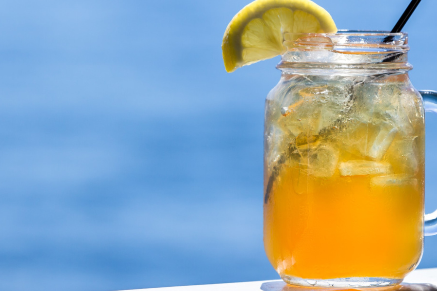4 delicious sun tea variations, courtesy of a born n bred southern mom who grew up on it.